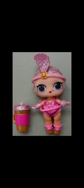 Poupée LoL Surprise série paillettes scintillantes Showbaby 