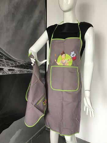 Tablier de cuisine et un torchon