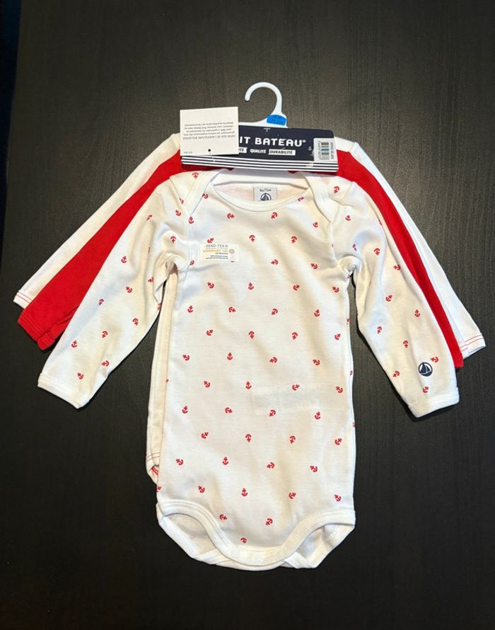 Lot de 3 bodies Manches longues Petit bateau (encre rouge) Taille 9 mois.