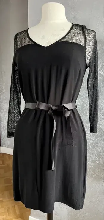 Robe noire manche 3/4