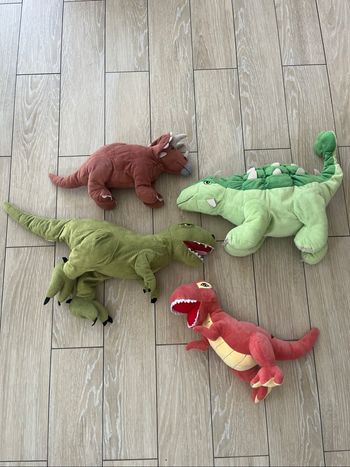 Lot peluches dinosaures