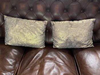 Lot de 2 coussins dorés neufs