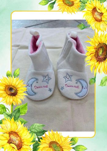 Chaussons blancs roses Gémo 9 12 mois