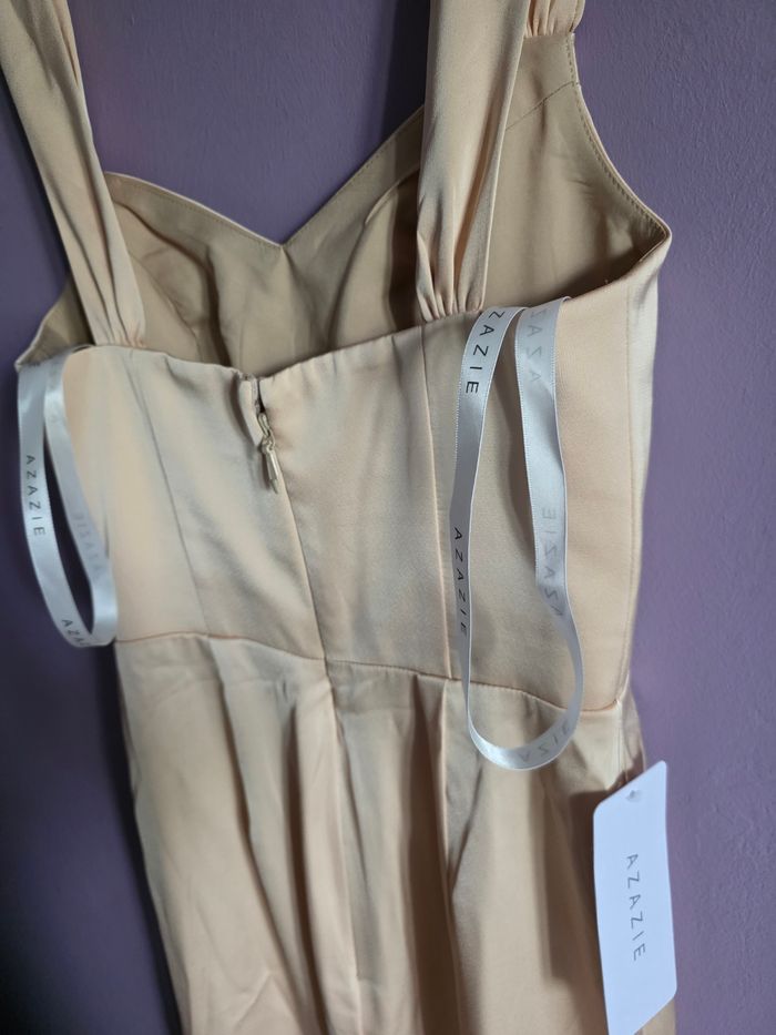 Azazie Robe fourreau en satin beige, rose, champagne, gold - photo numéro 6