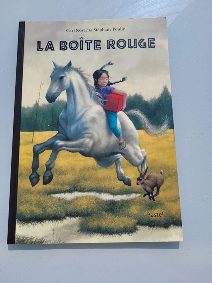 Livre , couverture souple, l'école des loisirs 🟥 La Boîte Rouge 🐎 6-8 ans (44) - photo numéro 2