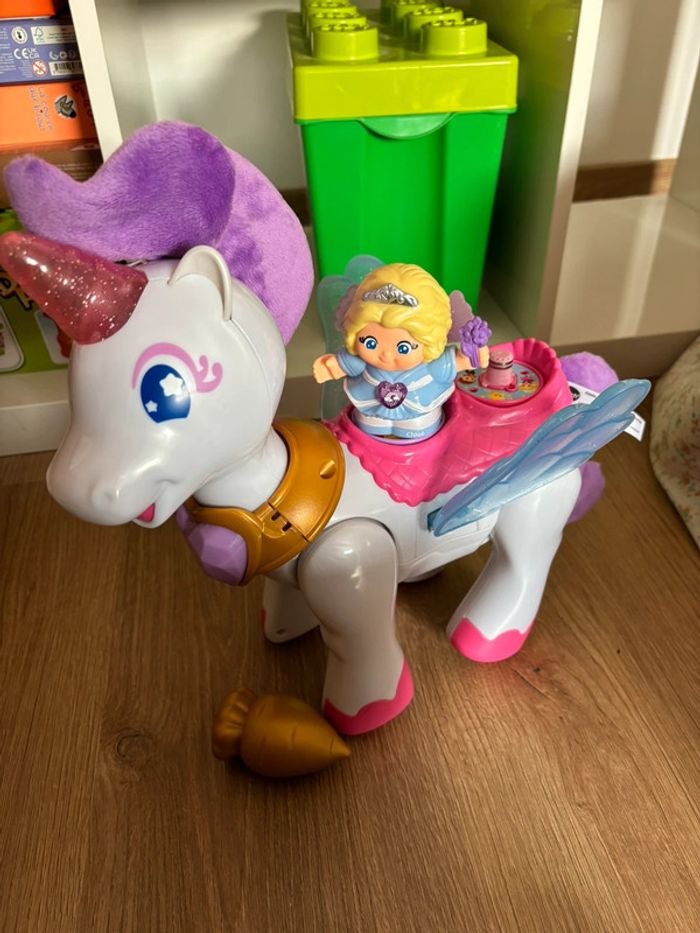 Tut tut copain alizé la licorne arc en ciel enchanté