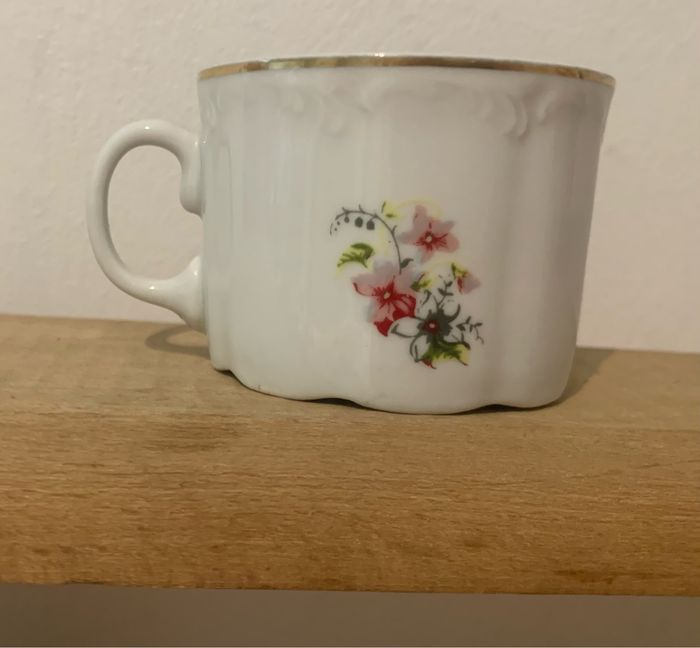 Tasse en porcelaine fine - photo numéro 2