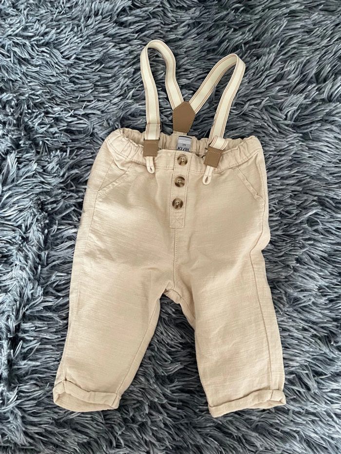 Pantalon beige avec bretelles kiabi