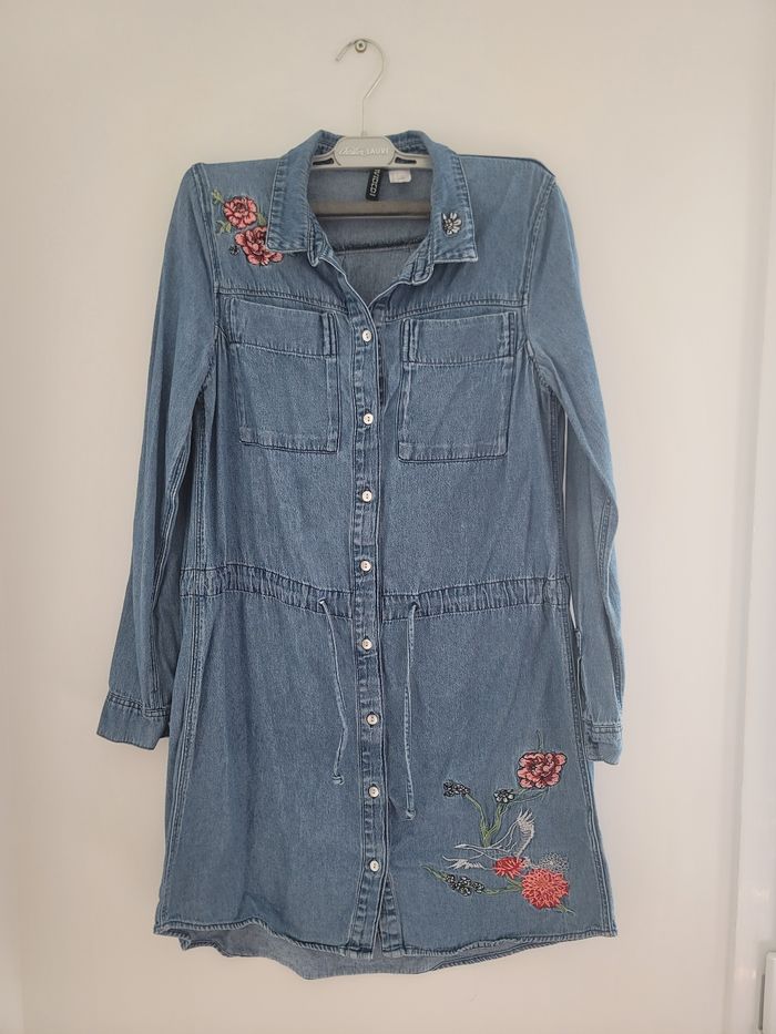Robe en jeans à fleurs