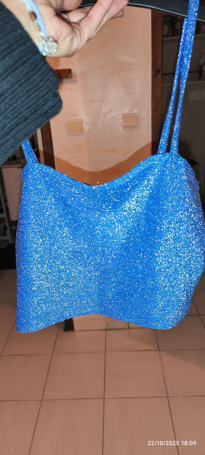 Top bleu paillettes