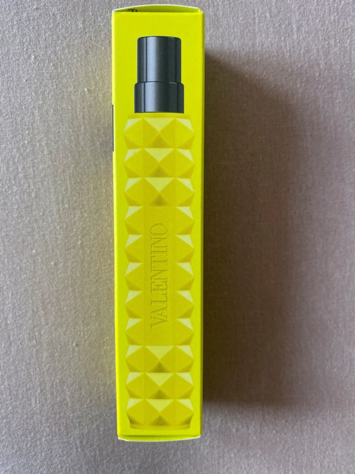 Valentino born in Roma yellow donna