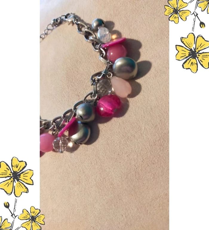 Bracelet chaîne argentée à breloques roses – perles fantaisie - photo numéro 9