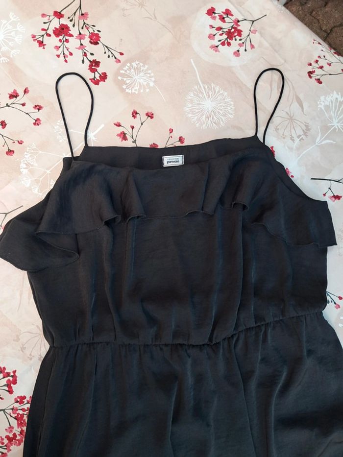 Belle robe noire à bretelles, avec décolleté volanté, taille elastiquée - T40-42 - Pimkie - photo numéro 2