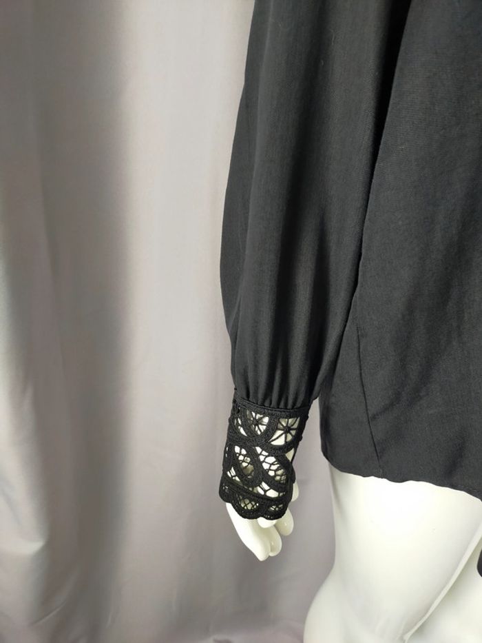 Blouse noire élégante à empiècements dentelle – Elora – Taille 42 - photo numéro 10