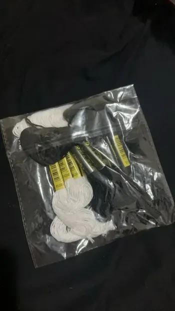 Lot de 10 Fils à Broder noir & blanc