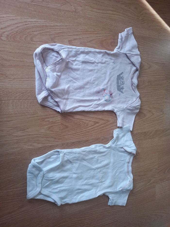 Lot 8 de bodys - photo numéro 4