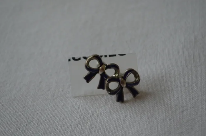 boucle d'oreille noeud papillion
