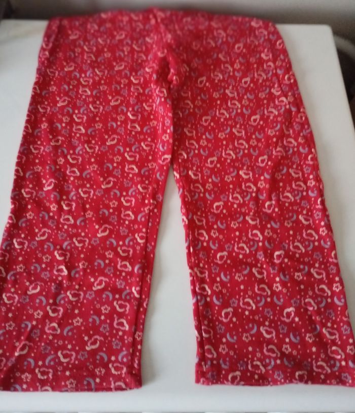 Pyjama 2 pièces.  5 ans . Coton ton rouge . Imprimé Dora .   Très bon état - photo numéro 7