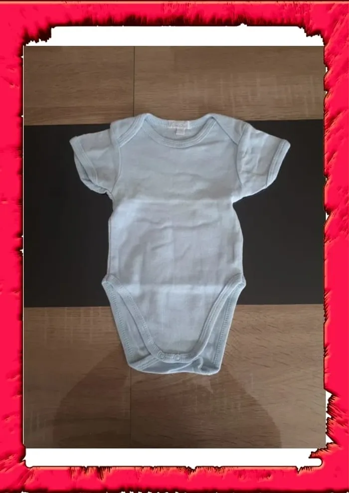 Lot bodies DcComics et disney 9 mois - photo numéro 8