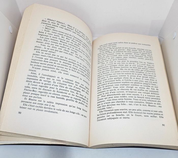 "Mimi Bluette", de Guido da Verona.
264 pages.
ISBN : 2.86418.184.3 - photo numéro 5