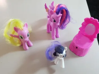 Lot 3 My Little Pony et trône