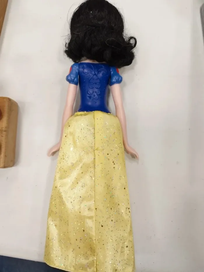 Barbie blanche neige - photo numéro 3