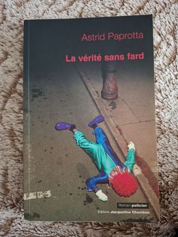 Roman policier La vérité sans fard de Astrid Paprotta en bon état