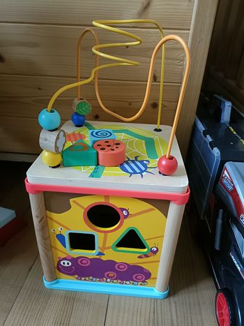 Cube d'activité en bois