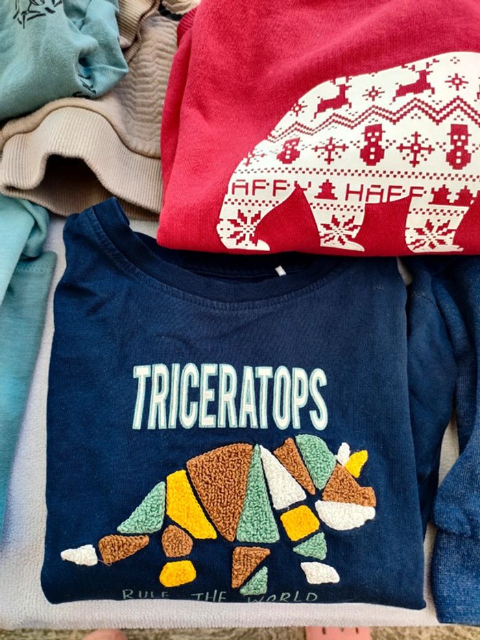 Lot garçon 5 ans hiver - 2 pulls 4 sweats 3 tshirts - photo numéro 3