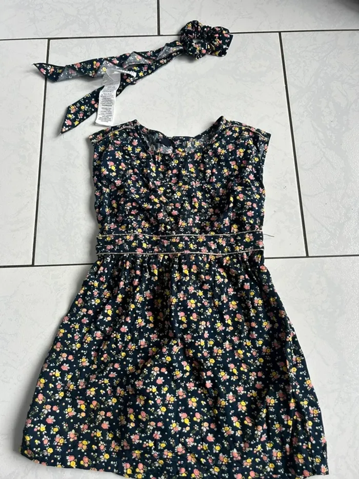 Robe fleurie avec chouchou