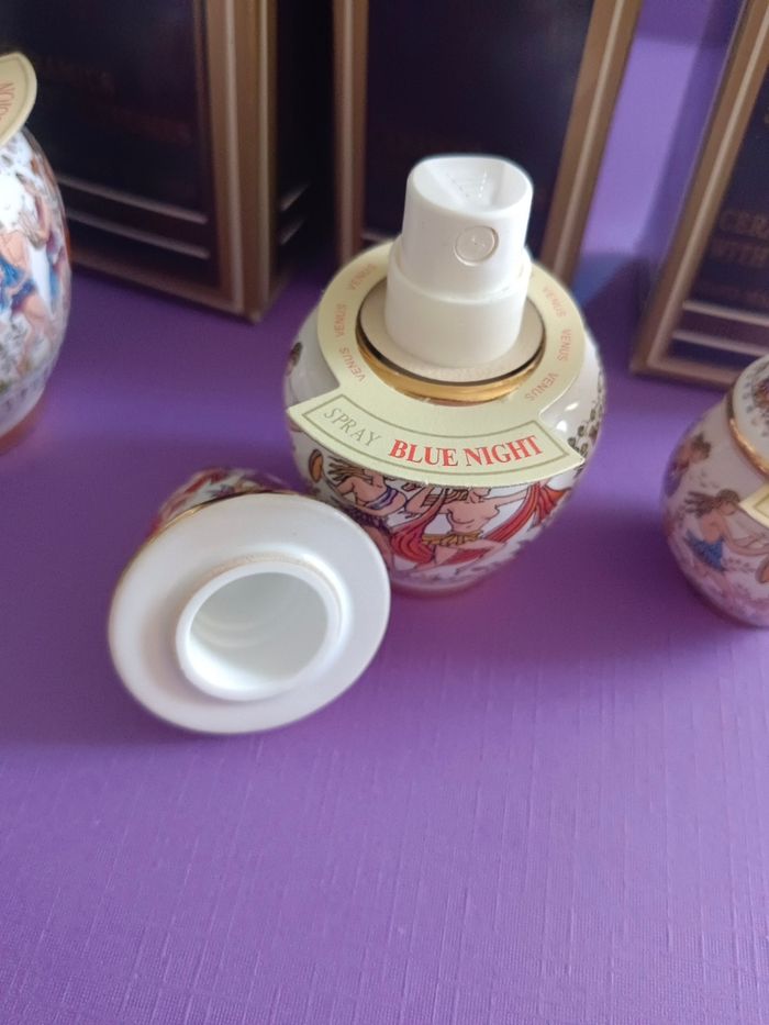 Lot d'anciens flacons de parfum Venus - photo numéro 7