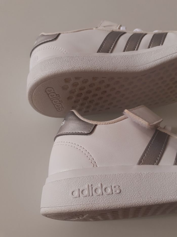 Basket Adidas taille 33 - photo numéro 3