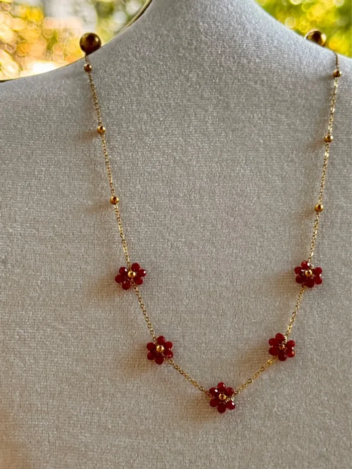 Collier chaîne avec boules réglable acier inoxydable or fleurs perles rouges - photo numéro 3