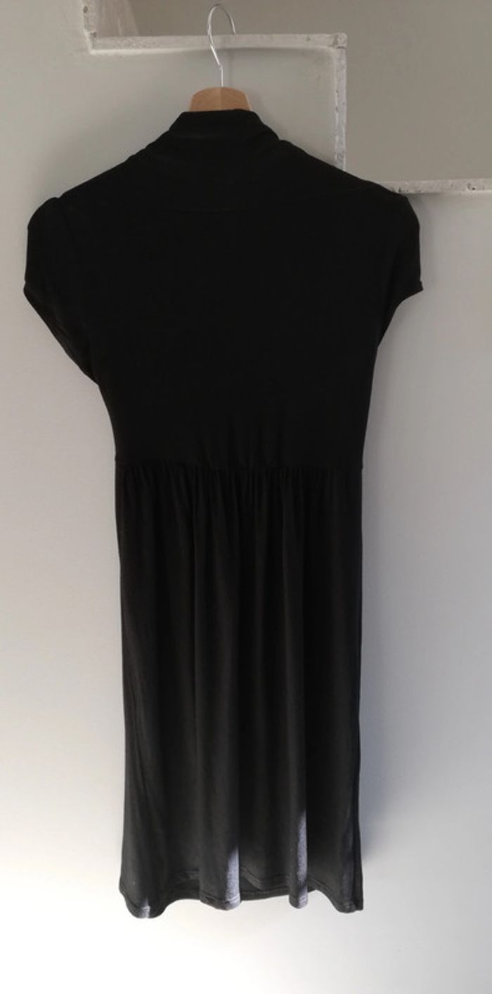 Petite robe noire - photo numéro 2