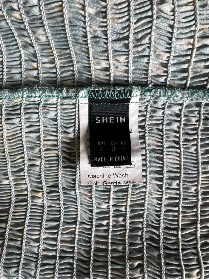 Crop top vert à fleurs SHEIN — taille 36 - photo numéro 5