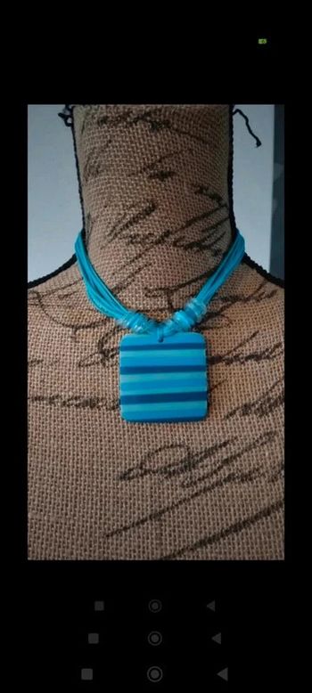 Collier pendentif bleu