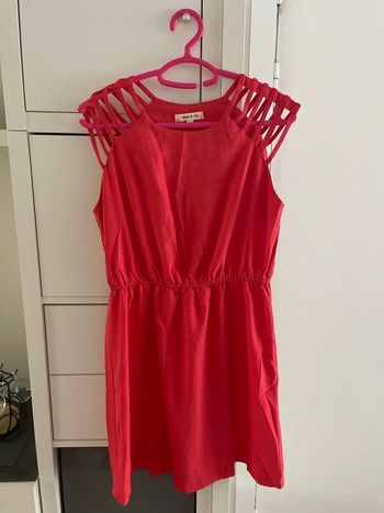 Robe été corail ouverte dans le dos