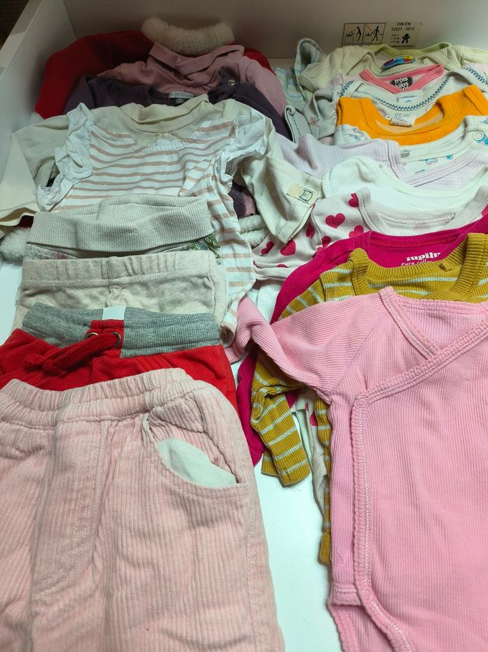 Lot 26 vêtements bébé fille 3 mois - photo numéro 2