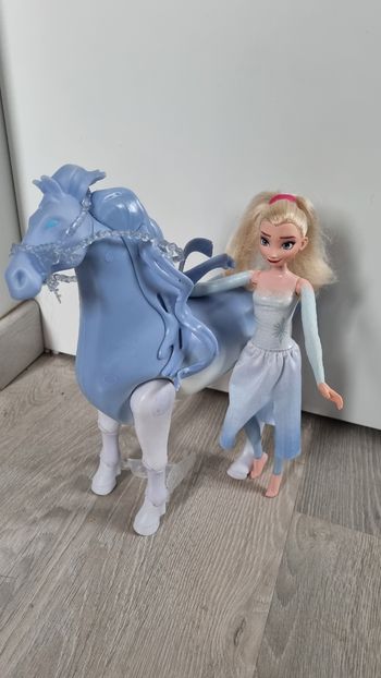 🌸Poupée Elsa et son cheval Nokk interactif