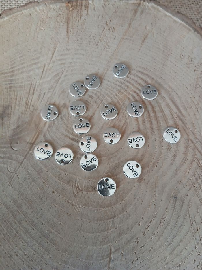 Lot de 22 breloques love