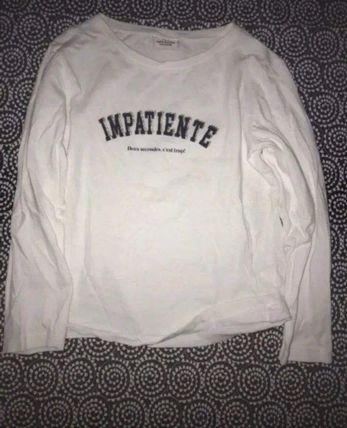 T shirt manches longues 5 ans tape a l’œil neuf jamais porté juste lavé