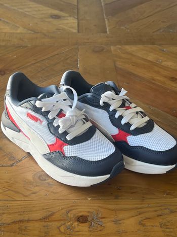 Baskets Puma blanc/bleu marine/rouge – Taille 35,5 – Neuves