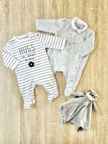 2 pyjamas  & doudou bébé fille