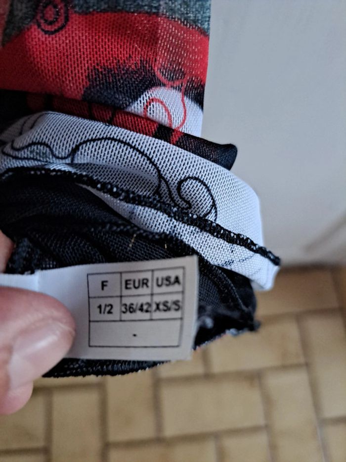 Debardeur rouge noir en voile XS /S - photo numéro 9