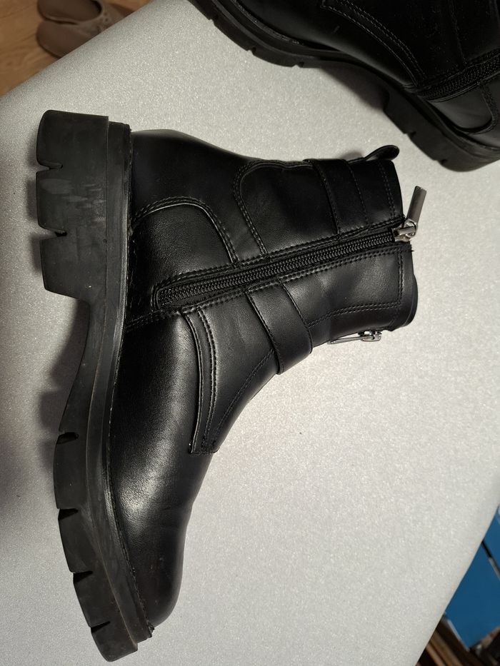 Belles bottines motardes femme Tamaris 37 cuir noir à zips très bon état - photo numéro 7