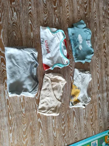 🍁 lot de 5 bodies taille 3 mois🍁