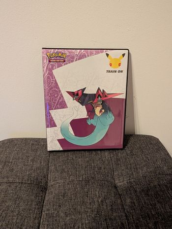 Petit Livre Range-carte Pokémon Lanssorien Célébration Collector 