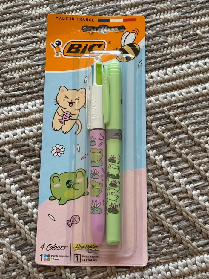 Lot stylo 4 couleurs et surligneur BIC