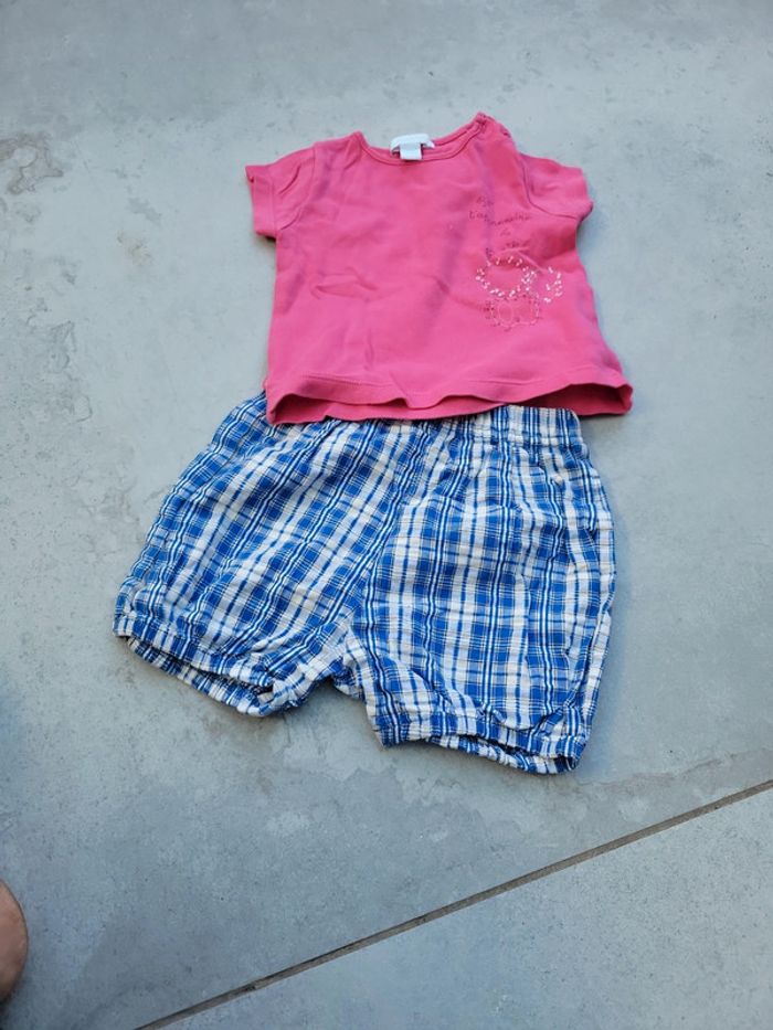 Lot vêtement bébé fille short et t-shirt 12 mois