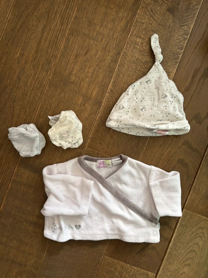 Brassière unisexe fille garçon naissance blanche cache coeur parfait état